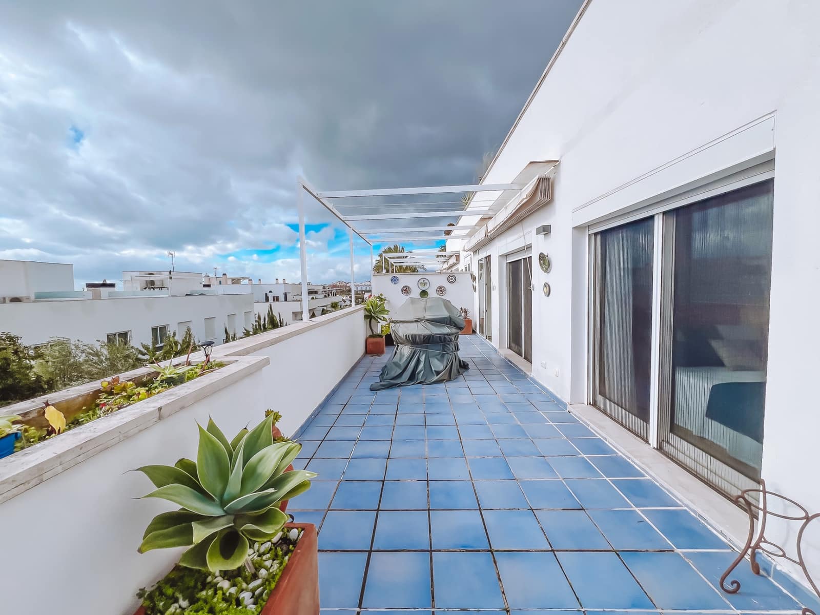 2 soverom Penthouse til salgs i Marbella med svømmebasseng garasje - € 460 000 (Ref: 9564995)