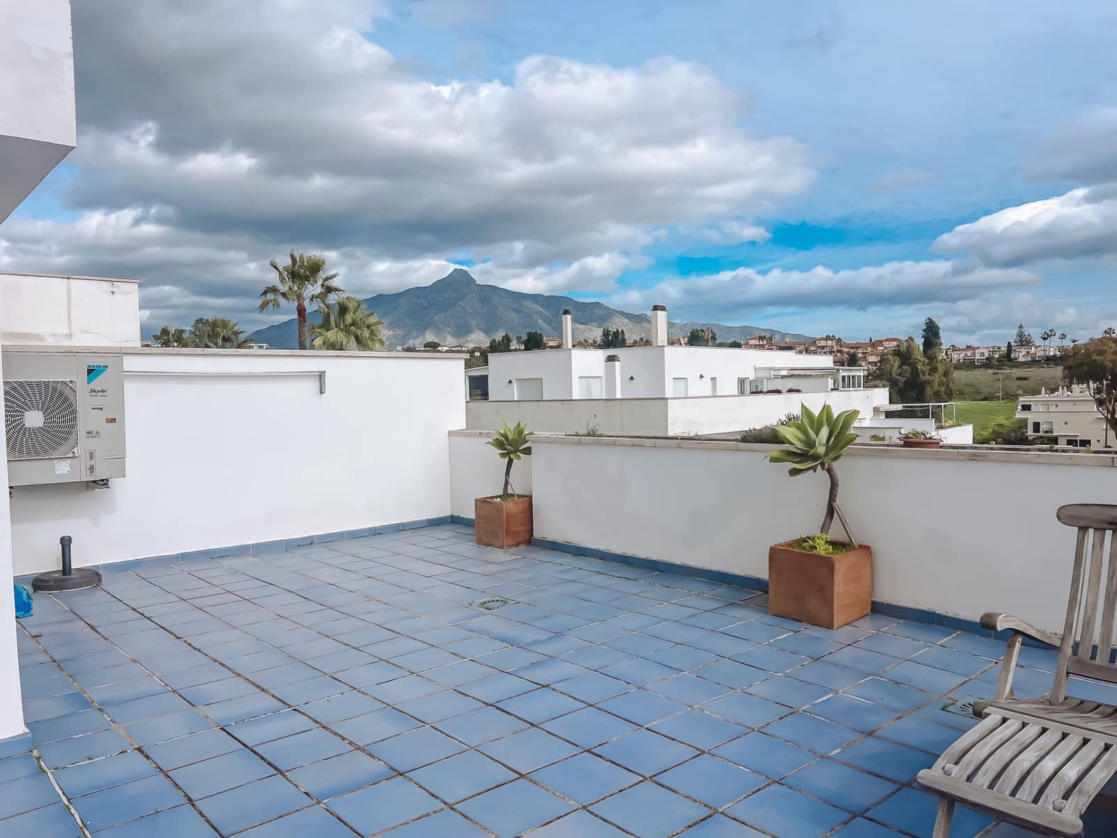 2 soverom Penthouse til salgs i Marbella med svømmebasseng garasje - € 460 000 (Ref: 9564995)