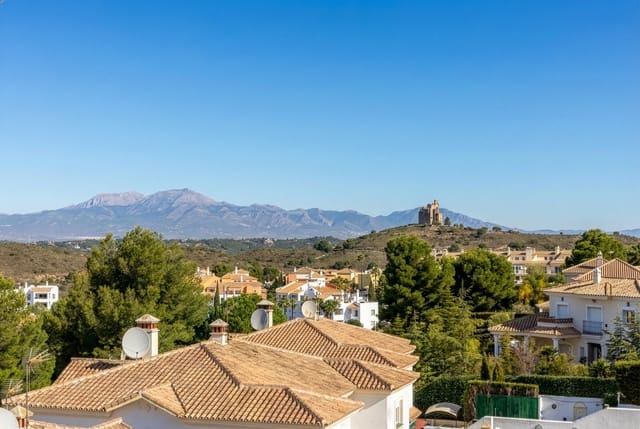 3 slaapkamer Halfvrijstaande villa te koop in Alhaurín Golf, Alhaurín el Grande met zwembad garage - € 399.000 (Ref: 9570979)