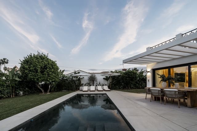 5 sypialnia Willa na sprzedaż w San Pedro de Alcantara, Marbella z basenem garażem - 2 500 000 € (Ref: 9574470)