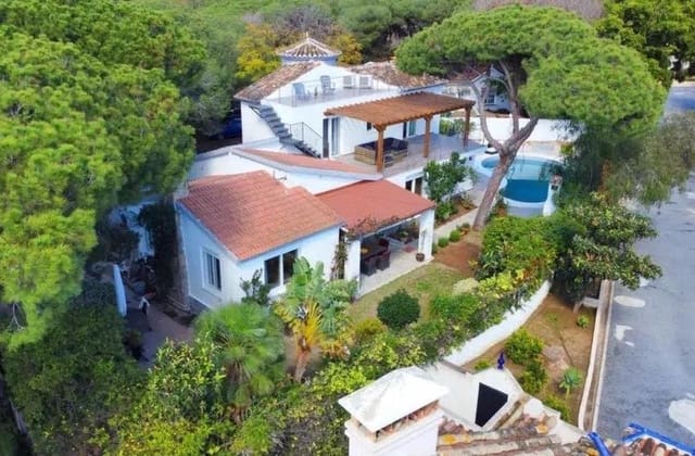 4 makuuhuone Huvila myytävänä paikassa Marbella mukana uima-altaan 
autotalli - 1 295 000 € (Ref: 9574471)