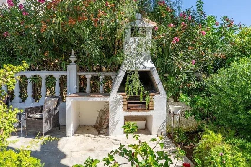 4 makuuhuone Huvila myytävänä paikassa Marbella mukana uima-altaan 
autotalli - 1 295 000 € (Ref: 9574471)