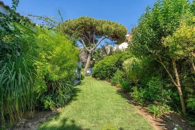 4 makuuhuone Huvila myytävänä paikassa Marbella mukana uima-altaan 
autotalli - 1 295 000 € (Ref: 9574471)