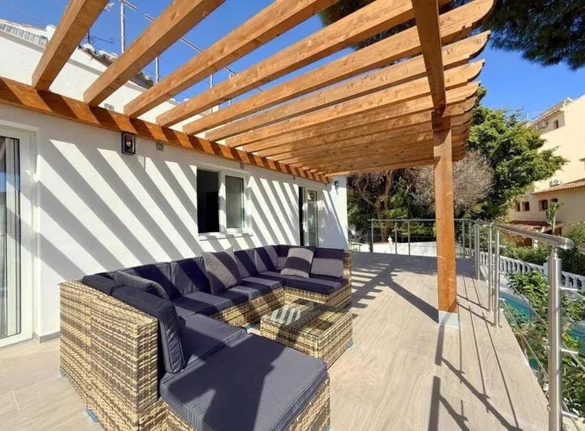 4 makuuhuone Huvila myytävänä paikassa Marbella mukana uima-altaan 
autotalli - 1 295 000 € (Ref: 9574471)