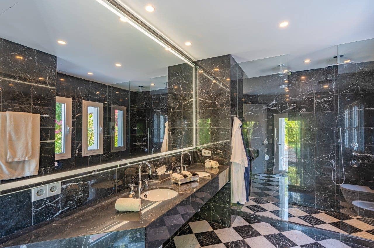 5 slaapkamer Huis te koop in Golden Mile met zwembad garage - € 1.800.000 (Ref: 9574473)