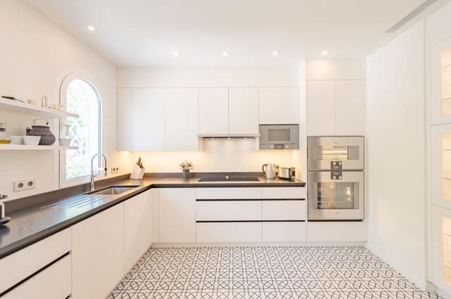 5 sypialnia Dom na sprzedaż w Golden Mile, Marbella z basenem garażem - 1 800 000 € (Ref: 9574473)