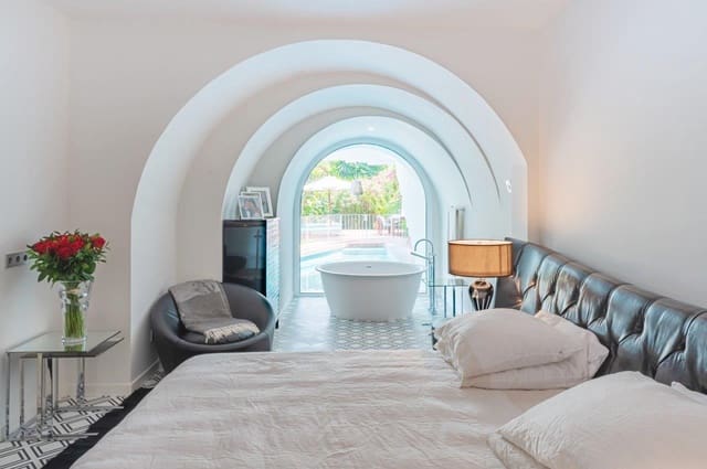 5 sypialnia Dom na sprzedaż w Golden Mile, Marbella z basenem garażem - 1 800 000 € (Ref: 9574473)