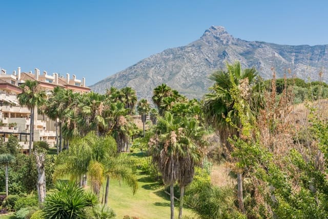 5 sypialnia Dom na sprzedaż w Golden Mile, Marbella z basenem garażem - 1 800 000 € (Ref: 9574473)