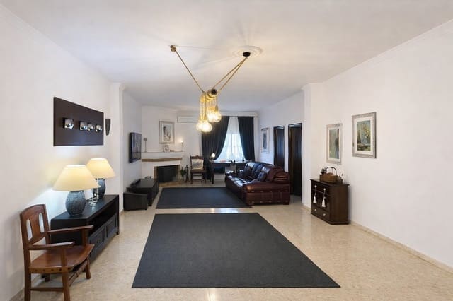 3 slaapkamer Villa te koop in San Pedro de Alcántara Pueblo, Marbella met zwembad garage - € 995.000 (Ref: 9574490)
