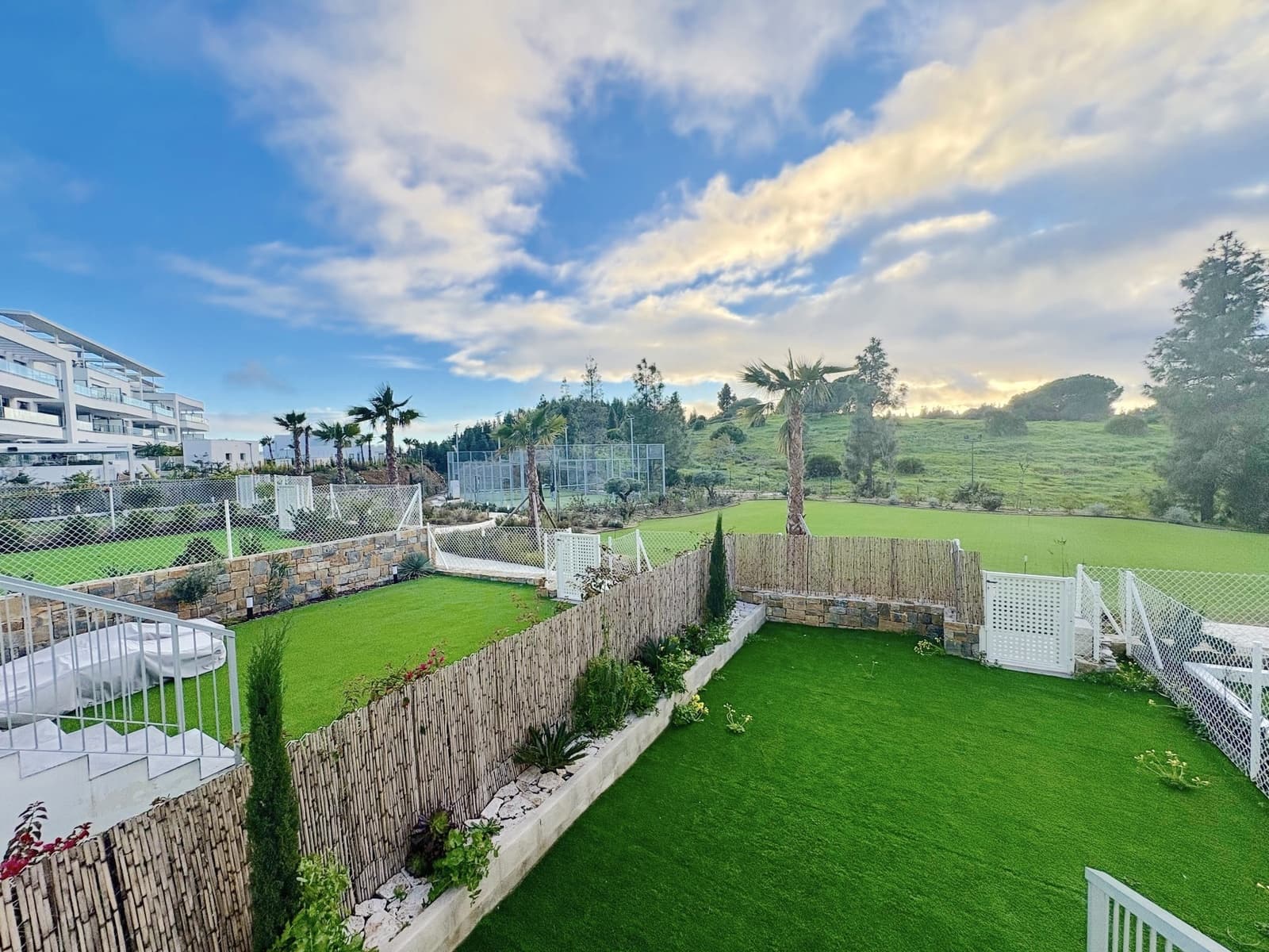 3 slaapkamer Appartement te koop in El Chaparral met zwembad garage - € 575.000 (Ref: 9591123)