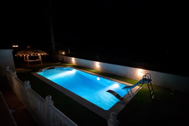 5 makuuhuone Huvila myytävänä paikassa Sotogrande, San Roque mukana uima-altaan 
autotalli - 1 750 000 € (Ref: 9591124)