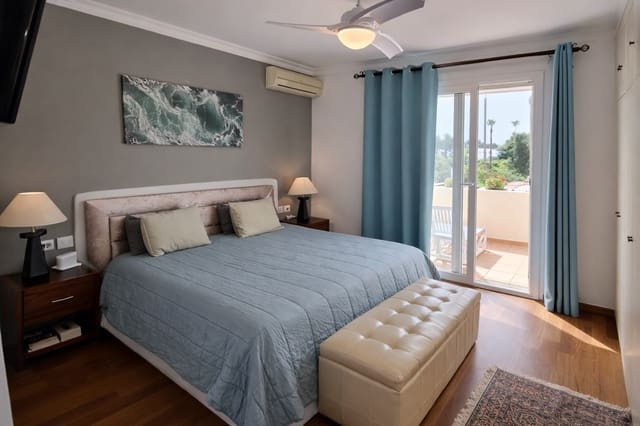 5 makuuhuone Huvila myytävänä paikassa Sotogrande, San Roque mukana uima-altaan 
autotalli - 1 750 000 € (Ref: 9591124)