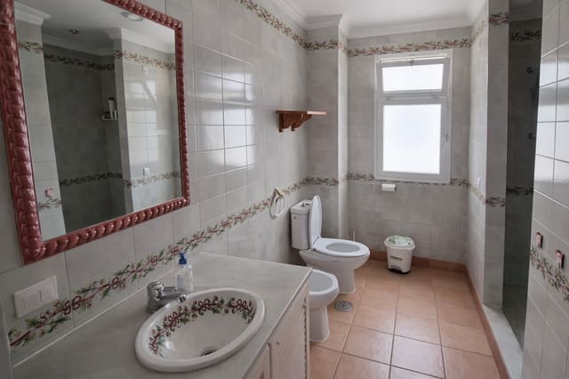5 soveværelse Villa til salg i Sotogrande, San Roque med swimmingpool garage - € 1.750.000 (Ref: 9591124)