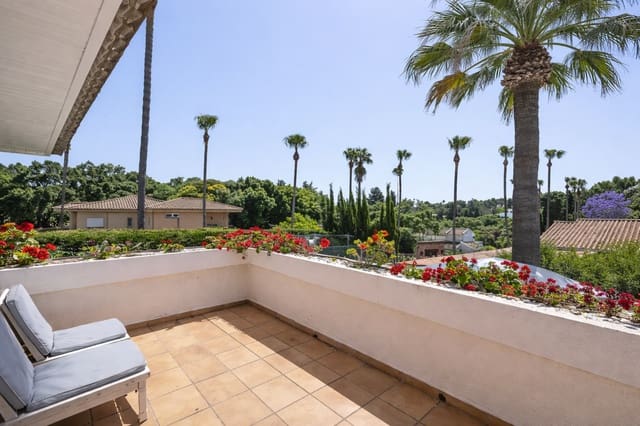 5 soveværelse Villa til salg i Sotogrande, San Roque med swimmingpool garage - € 1.750.000 (Ref: 9591124)