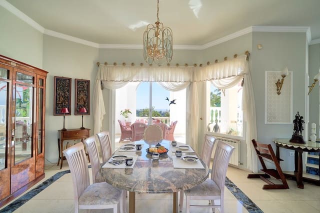 6 soverom Villa til salgs i Marbella med svømmebasseng garasje - € 2 285 000 (Ref: 9599422)