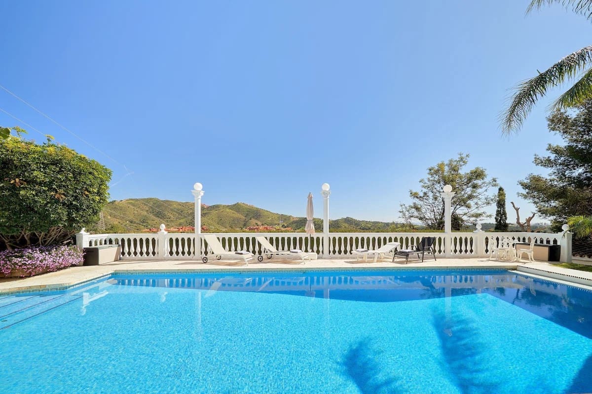 6 Zimmer Villa zu verkaufen in Marbella mit Pool Garage - 2.285.000 € (Ref: 9599422)