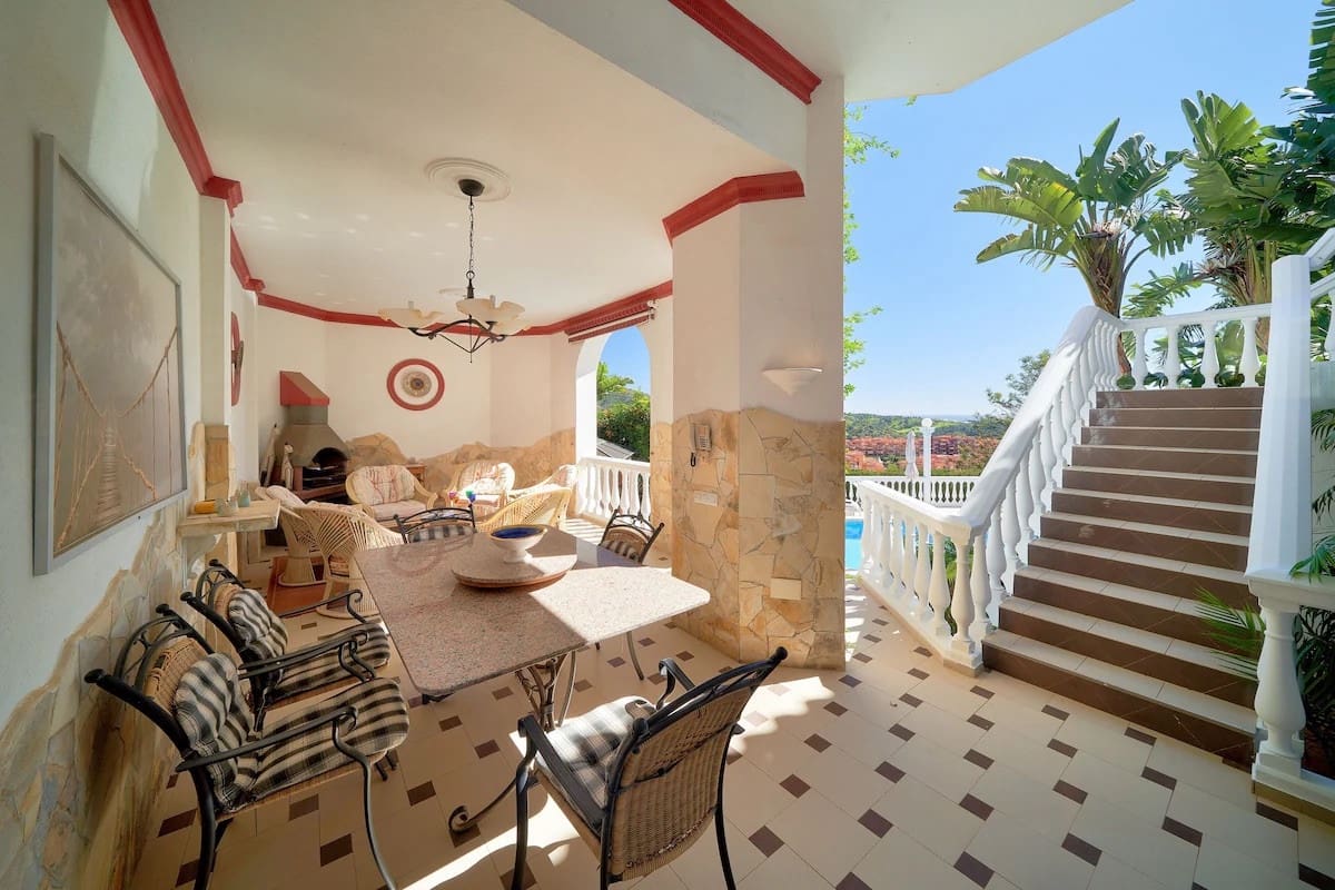 6 Zimmer Villa zu verkaufen in Marbella mit Pool Garage - 2.285.000 € (Ref: 9599422)