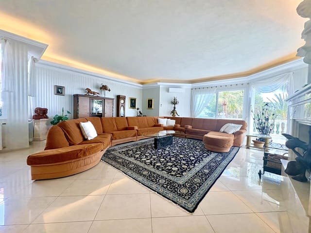 6 Zimmer Villa zu verkaufen in Marbella mit Pool Garage - 2.285.000 € (Ref: 9599422)