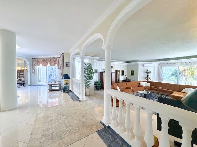 6 Zimmer Villa zu verkaufen in Marbella mit Pool Garage - 2.285.000 € (Ref: 9599422)