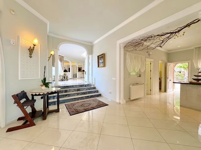 6 Zimmer Villa zu verkaufen in Marbella mit Pool Garage - 2.285.000 € (Ref: 9599422)