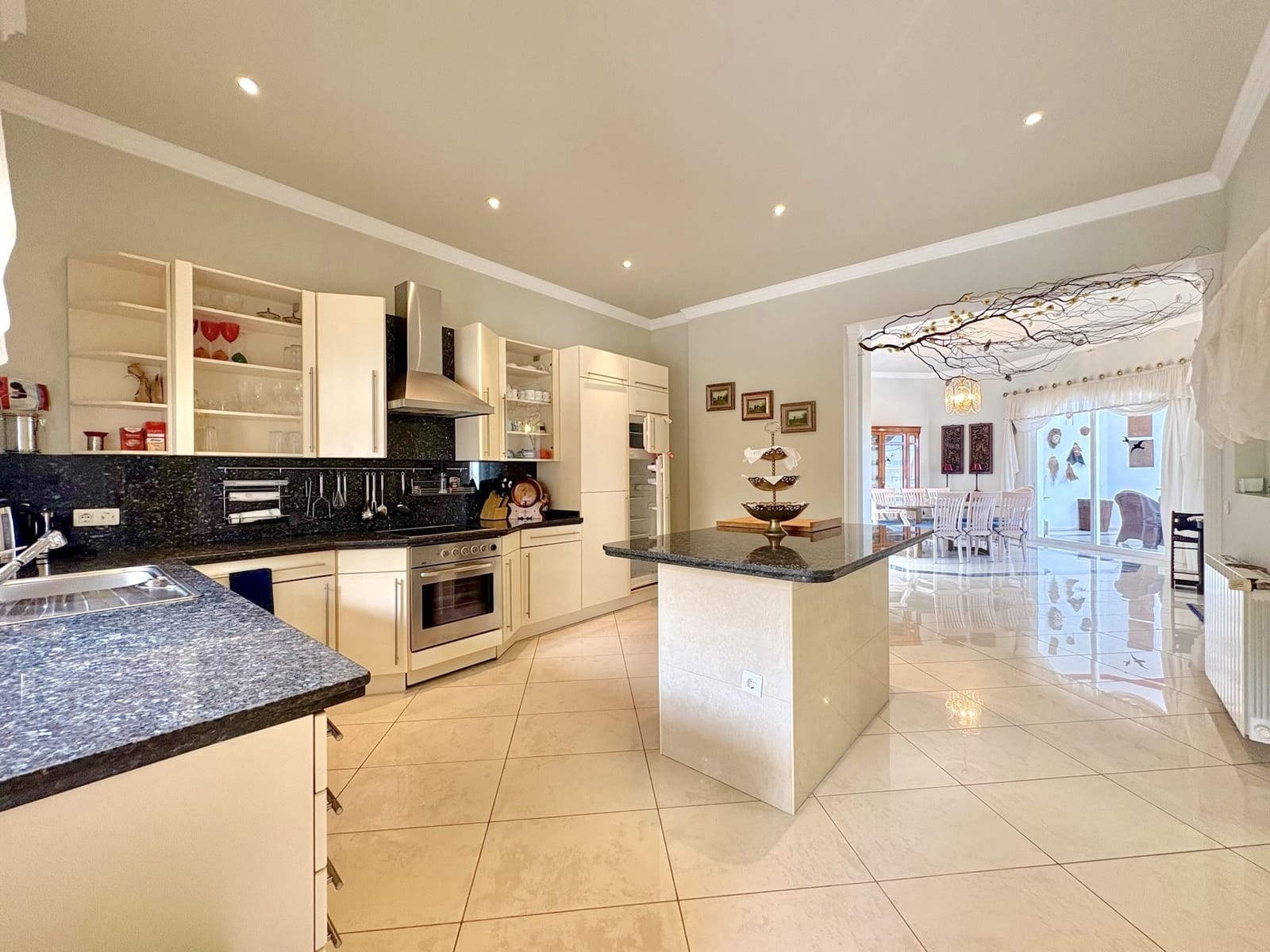 6 Zimmer Villa zu verkaufen in Marbella mit Pool Garage - 2.285.000 € (Ref: 9599422)