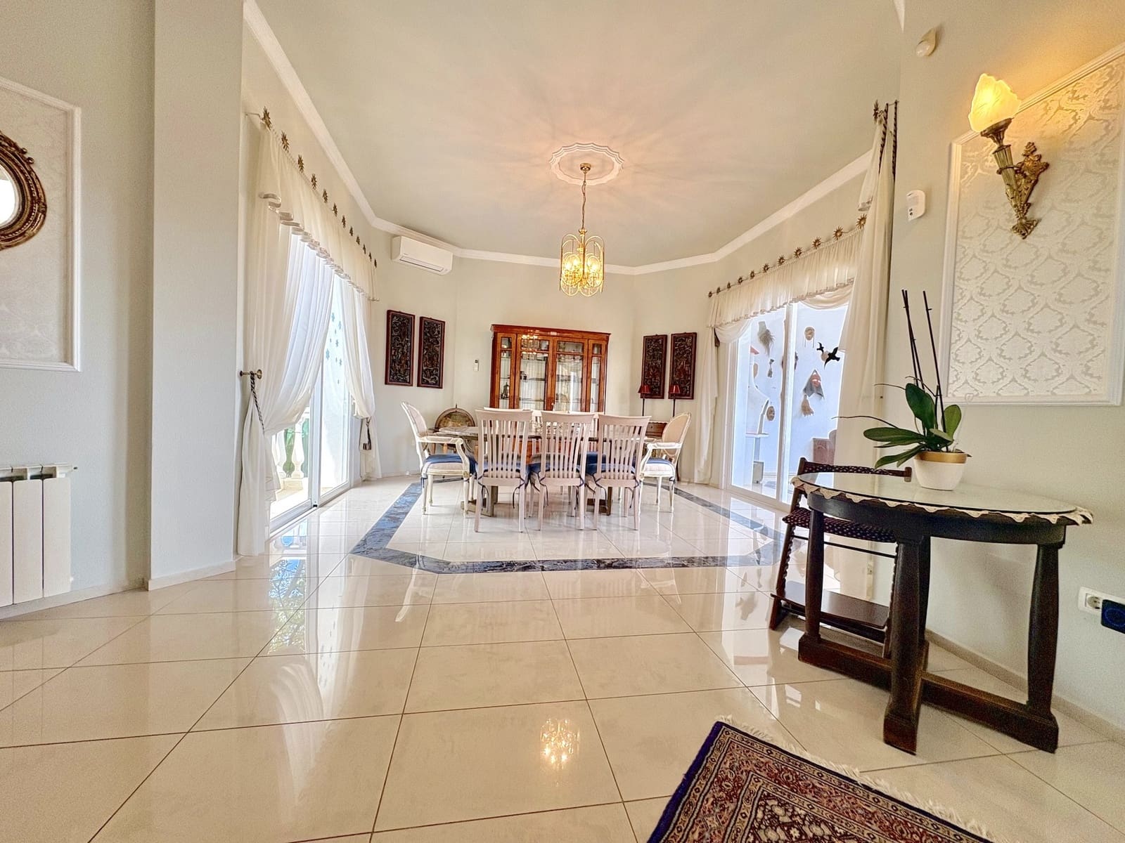6 Zimmer Villa zu verkaufen in Marbella mit Pool Garage - 2.285.000 € (Ref: 9599422)