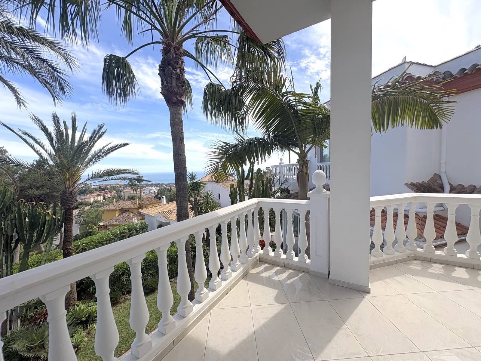 6 Zimmer Villa zu verkaufen in Marbella mit Pool Garage - 2.285.000 € (Ref: 9599422)