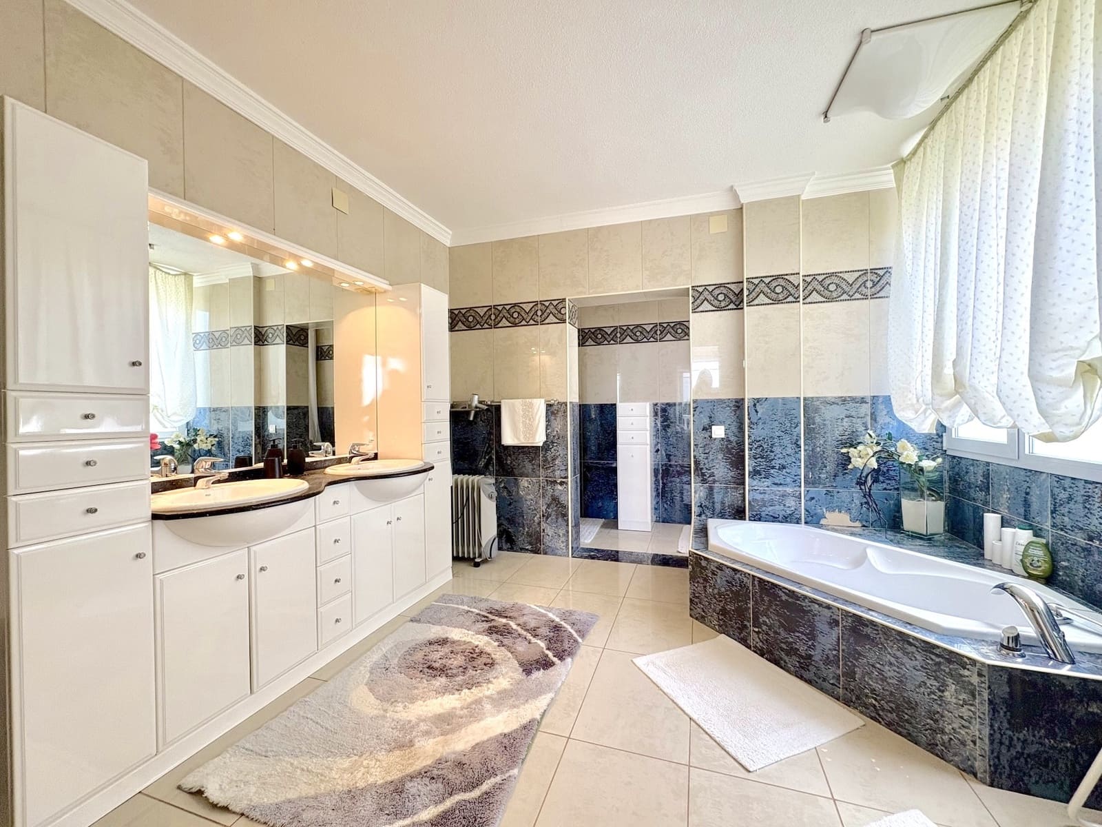 6 Zimmer Villa zu verkaufen in Marbella mit Pool Garage - 2.285.000 € (Ref: 9599422)