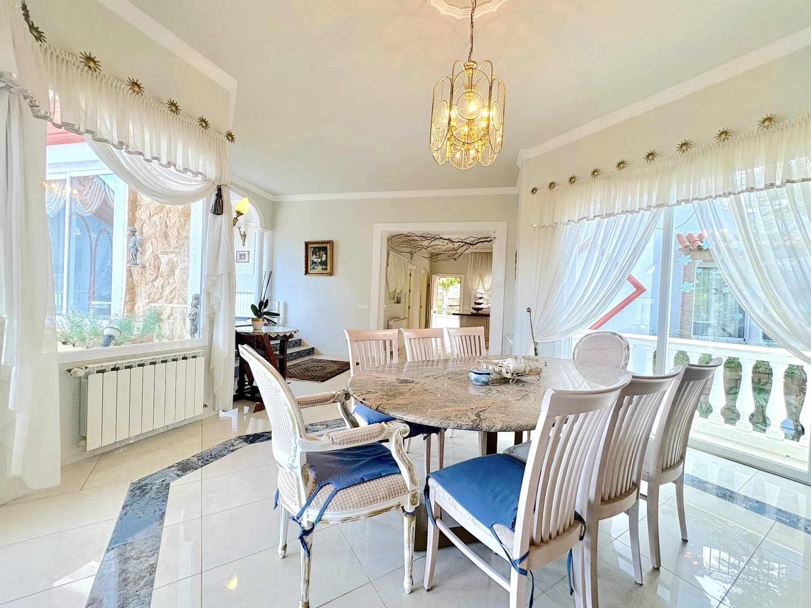 6 Zimmer Villa zu verkaufen in Marbella mit Pool Garage - 2.285.000 € (Ref: 9599422)