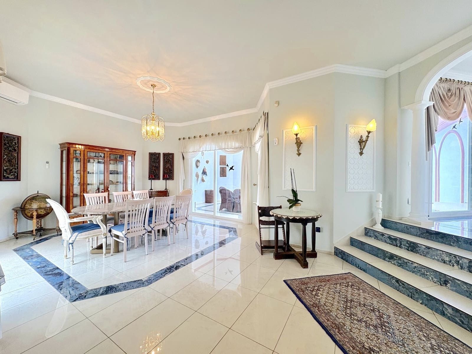6 Zimmer Villa zu verkaufen in Marbella mit Pool Garage - 2.285.000 € (Ref: 9599422)