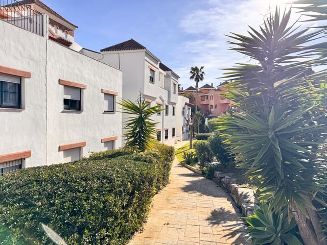 3 quarto Penthouse para venda em La Alcaidesa com piscina garagem - 690 000 € (Ref: 9611350)