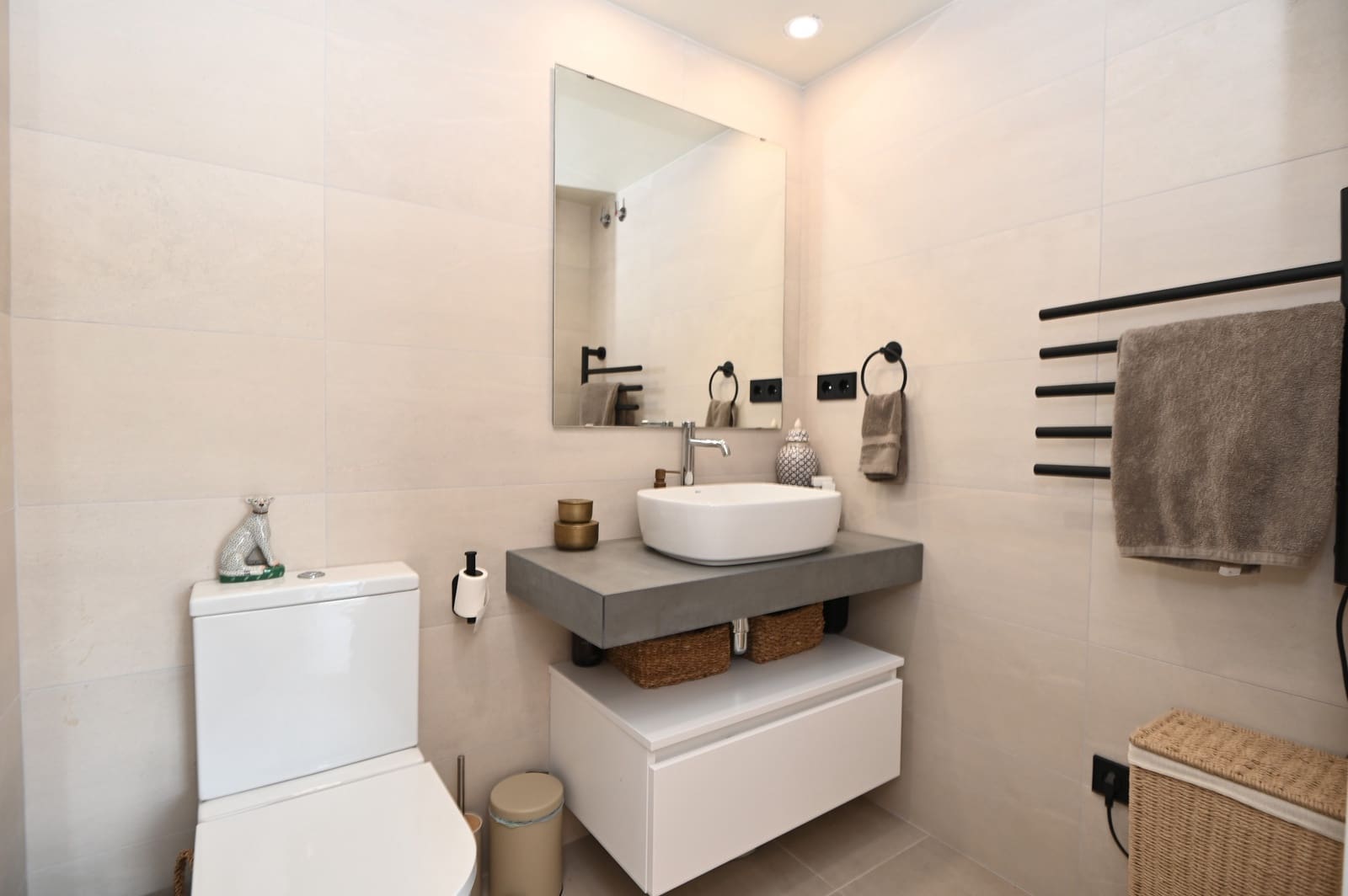 2 makuuhuone Huoneisto myytävänä paikassa Santa Eulalia / Santa Eularia mukana uima-altaan 
autotalli - 675 000 € (Ref: 9615566)