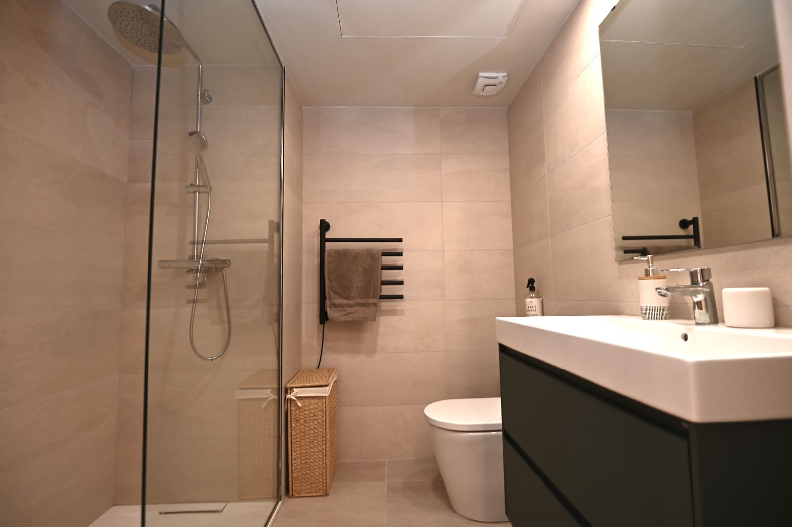 2 makuuhuone Huoneisto myytävänä paikassa Santa Eulalia / Santa Eularia mukana uima-altaan 
autotalli - 675 000 € (Ref: 9615566)