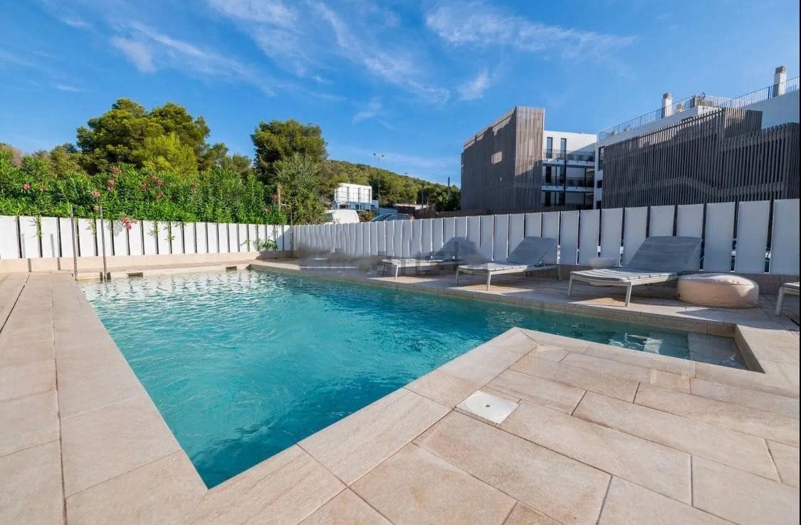 2 soveværelse Lejlighed til salg i Santa Eulalia / Santa Eularia med swimmingpool - € 649.000 (Ref: 9615566)
