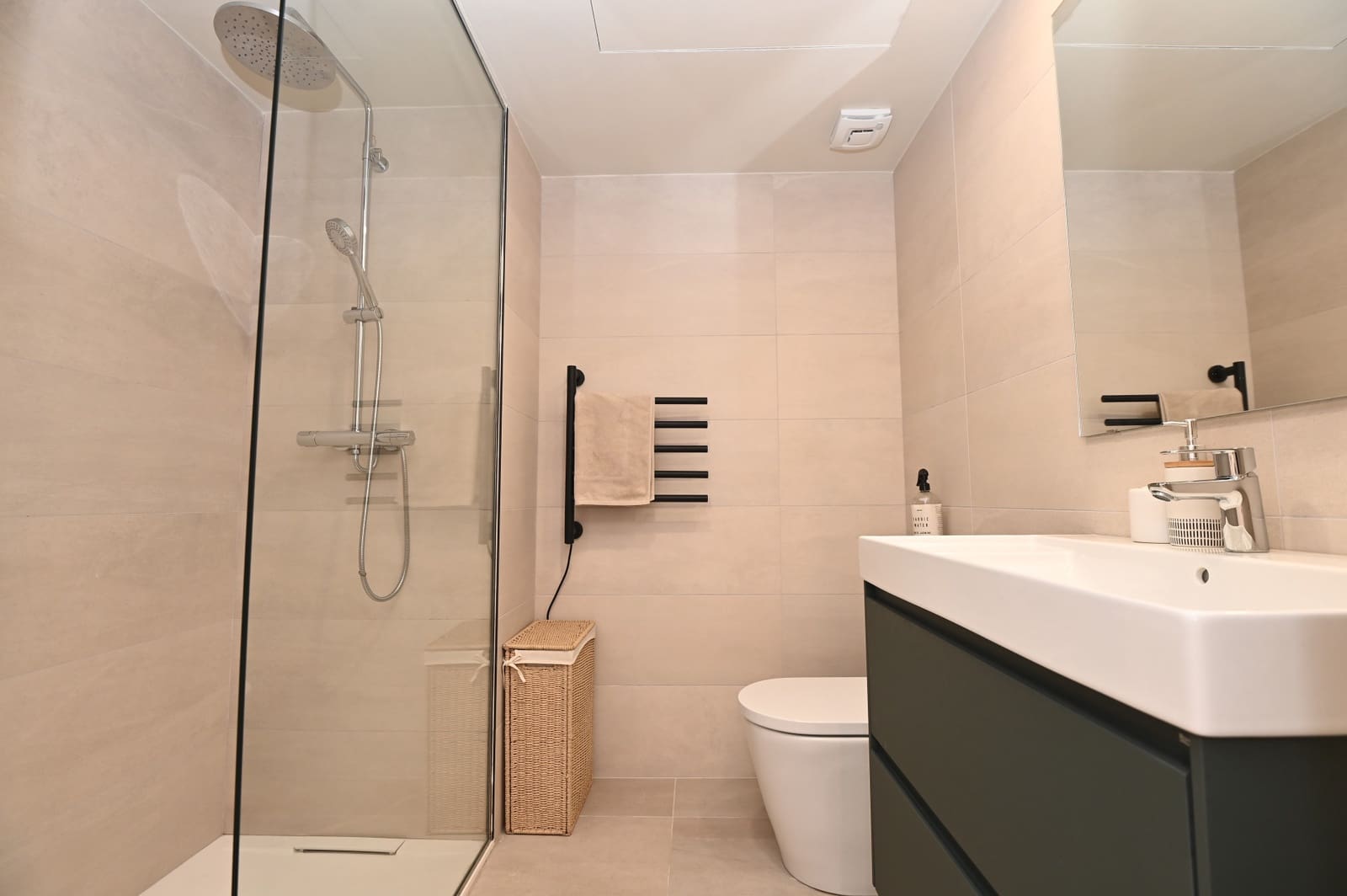 2 soveværelse Lejlighed til salg i Santa Eulalia / Santa Eularia med swimmingpool - € 649.000 (Ref: 9615566)