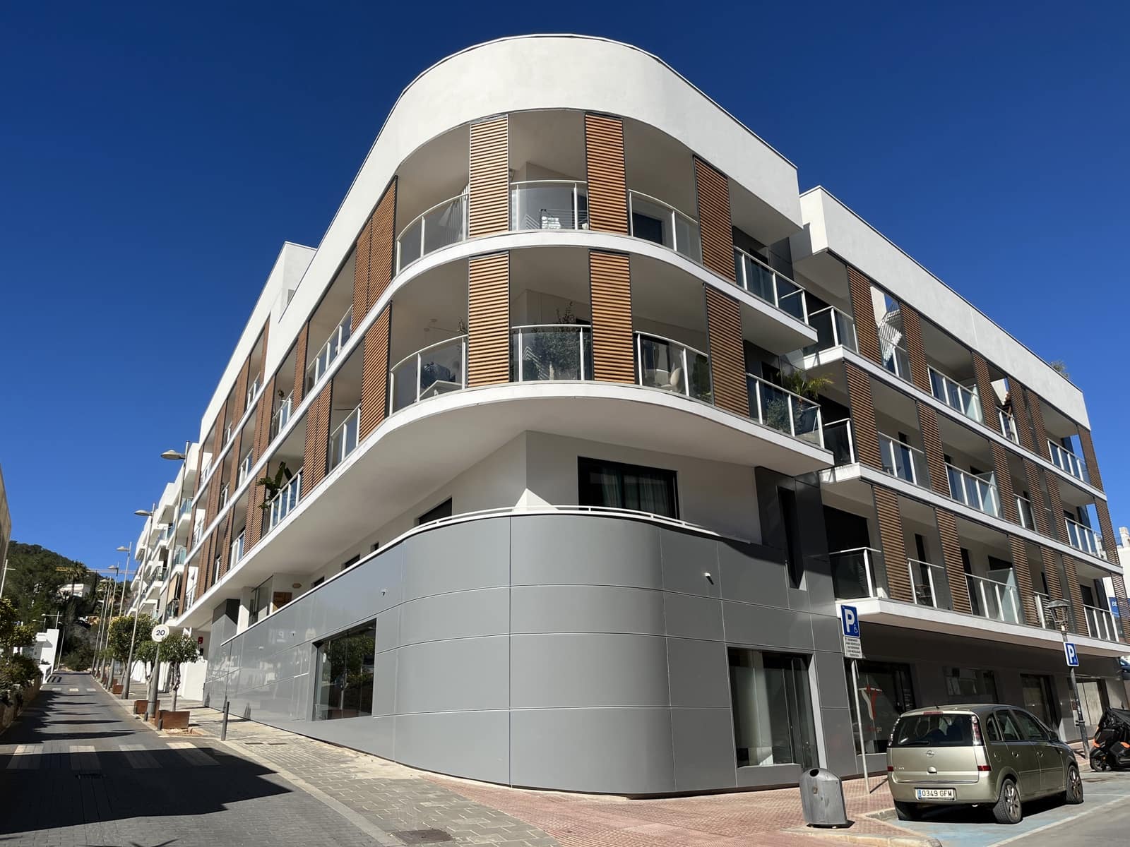 2 soveværelse Lejlighed til salg i Santa Eulalia / Santa Eularia med swimmingpool - € 649.000 (Ref: 9615566)