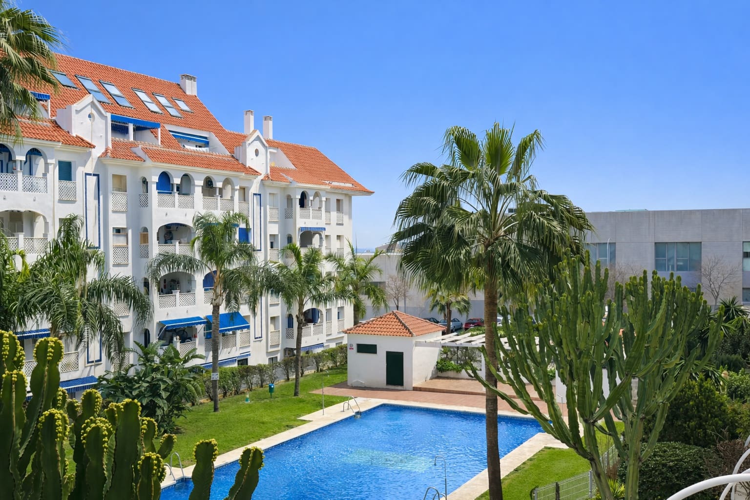 3 bedroom Apartment for sale in San Pedro de Alcantara with pool - € 410,000 (Ref: 9615567)
