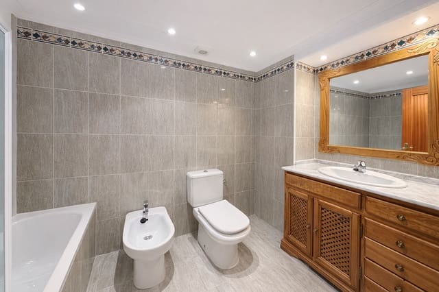 3 slaapkamer Appartement te koop in San Pedro de Alcántara Pueblo, Marbella met zwembad - € 410.000 (Ref: 9615567)
