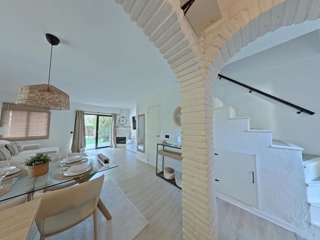 Casa de 2 habitaciones en Calahonda, Mijas en venta con piscina - 510.000 € (Ref: 9625768)