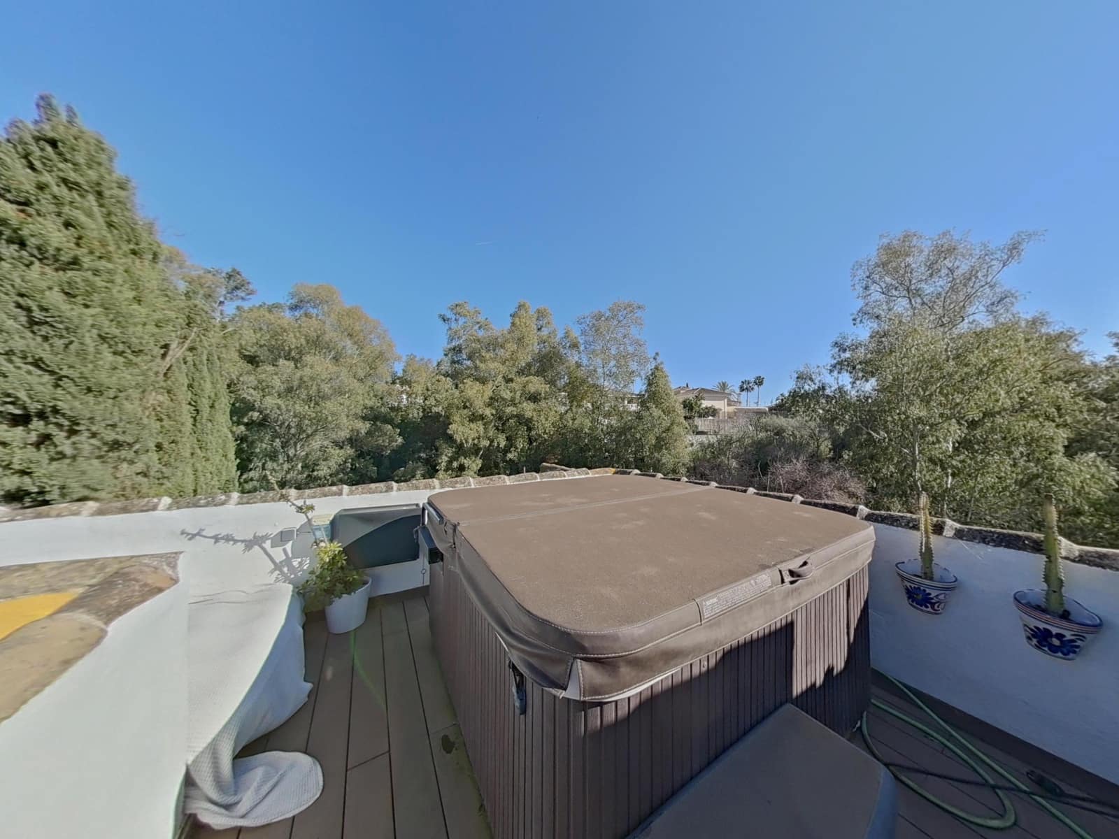 2 bedroom Townhouse for sale in Calahonda with pool - € 510,000 (Ref: 9625768)