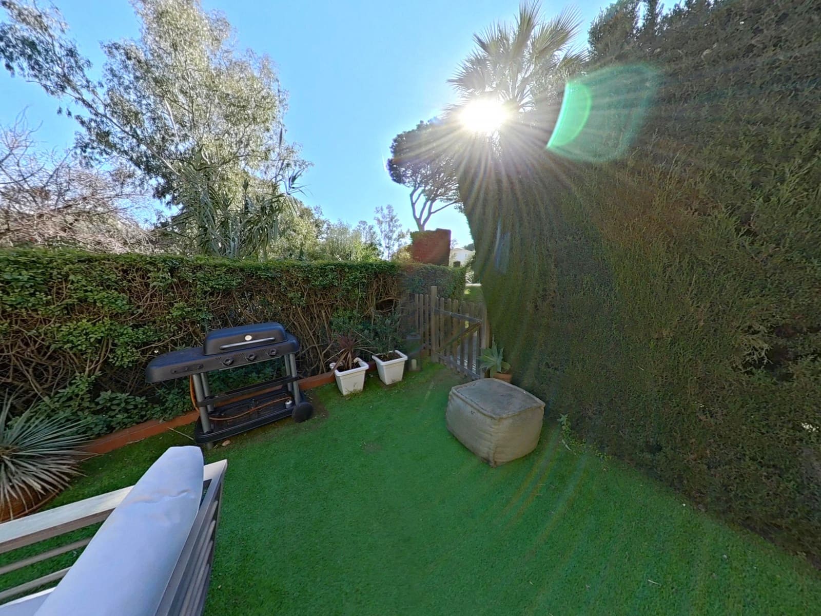 2 bedroom Townhouse for sale in Calahonda with pool - € 510,000 (Ref: 9625768)