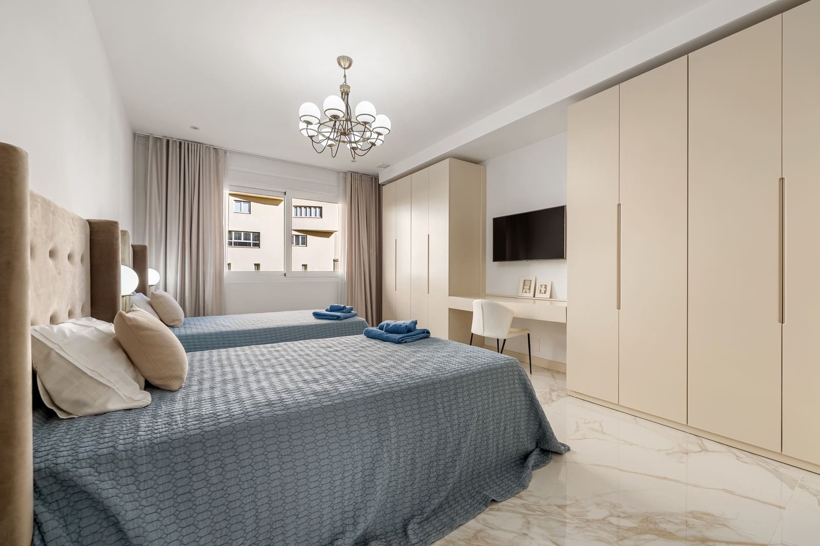 Apartamento de 3 habitaciones en Puerto Banus en venta con piscina garaje - 3.050.000 € (Ref: 9630079)