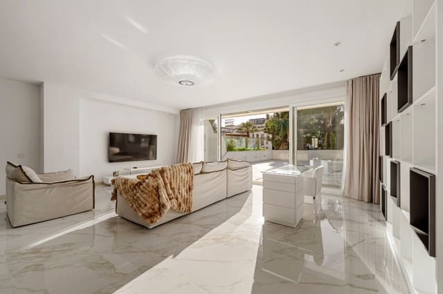 Apartamento de 3 habitaciones en Puerto Banus, Marbella en venta con piscina garaje - 3.050.000 € (Ref: 9630079)