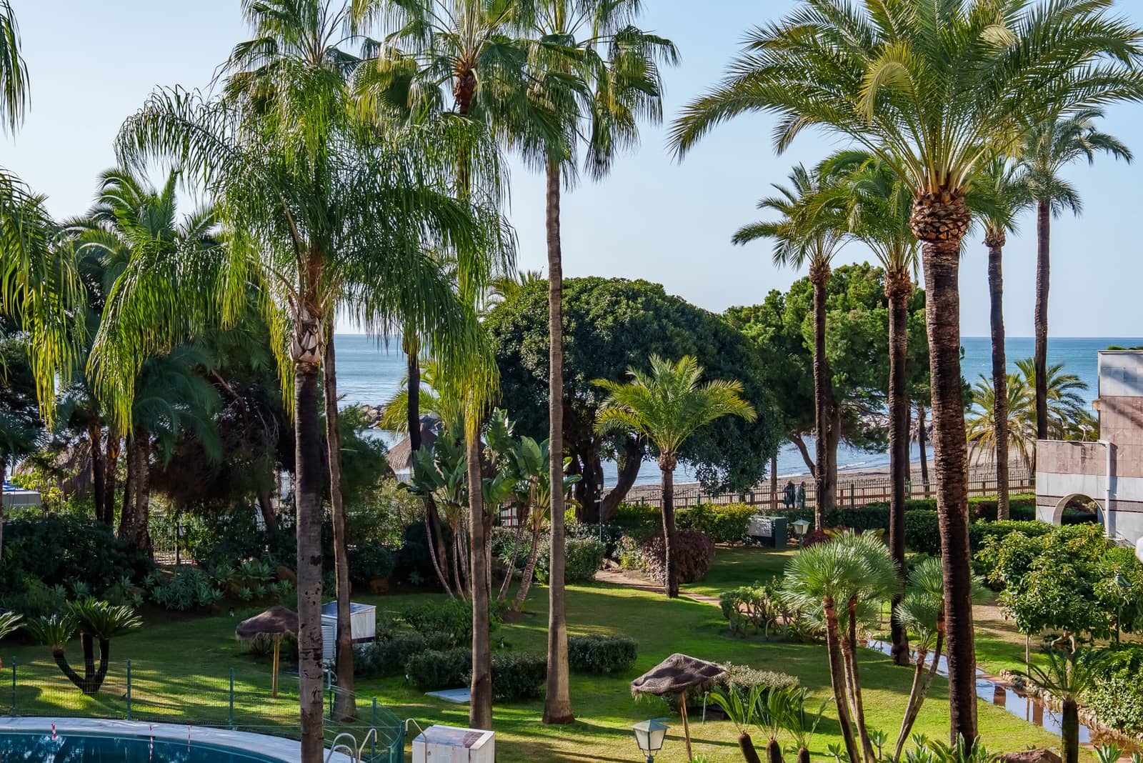 Apartamento de 3 habitaciones en Puerto Banus en venta con piscina garaje - 3.050.000 € (Ref: 9630079)