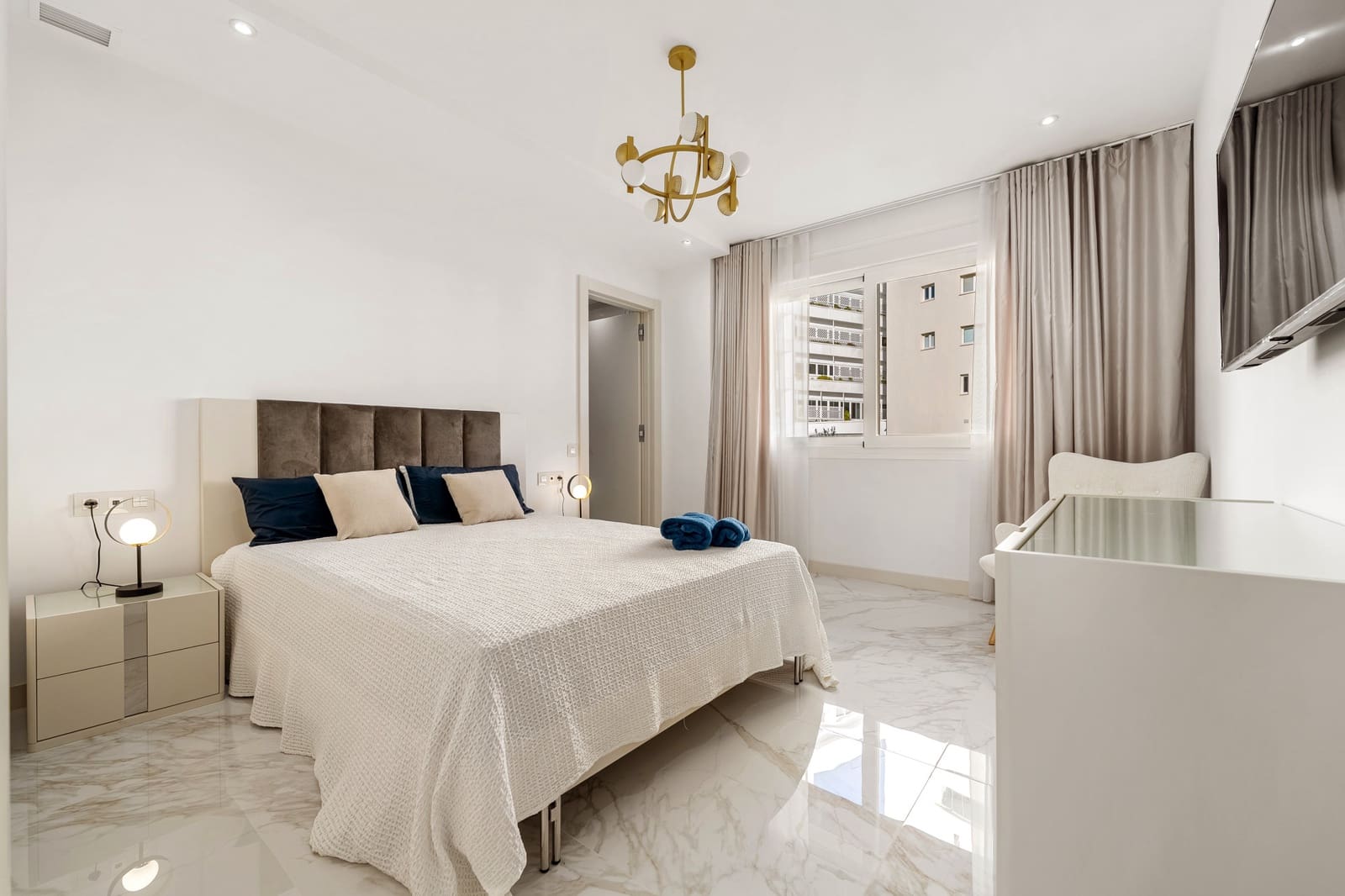 3 soveværelse Lejlighed til salg i Puerto Banus med swimmingpool garage - € 3.050.000 (Ref: 9630079)