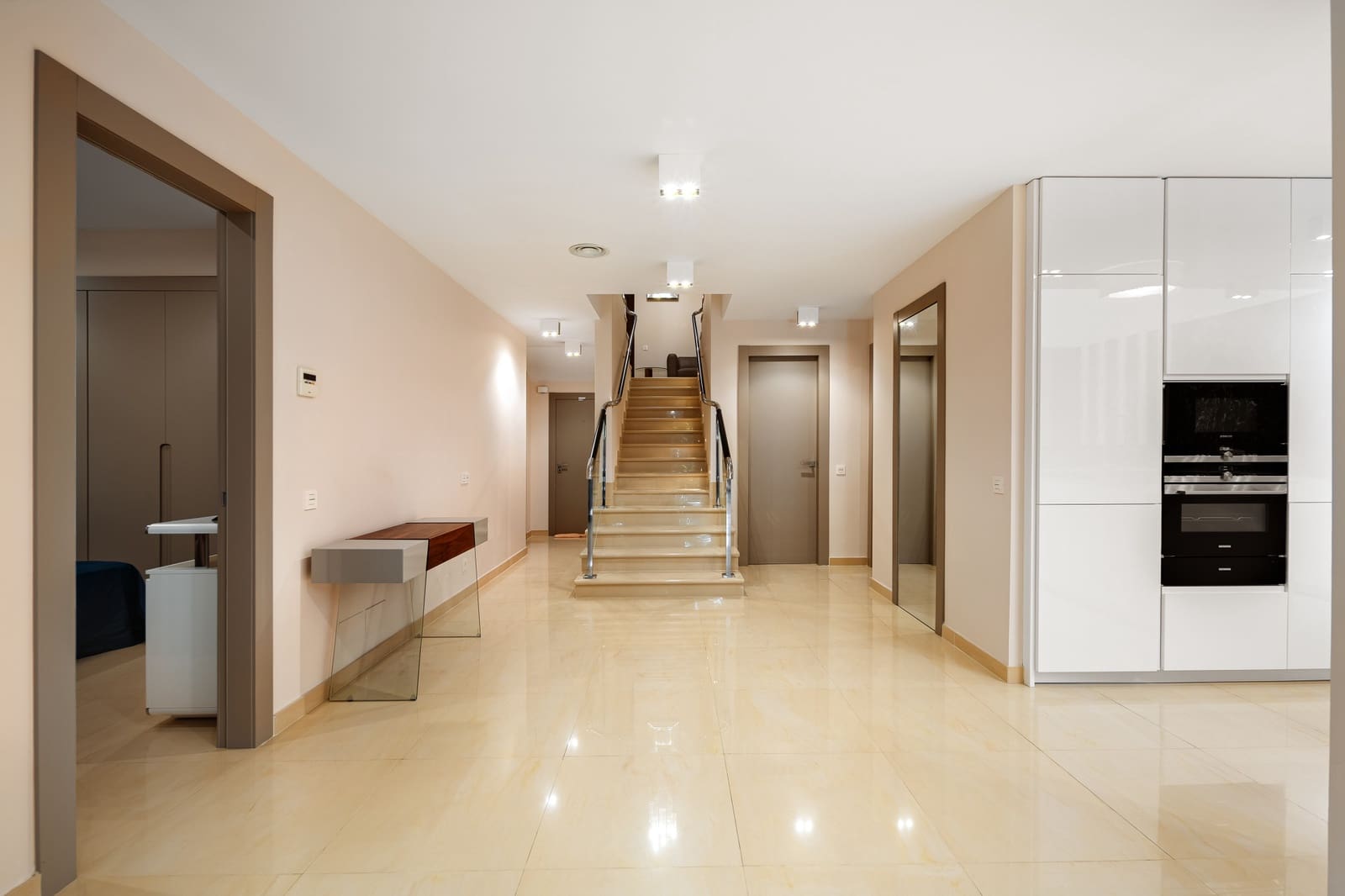 6 bedroom Apartment for sale in Puerto Banus with pool - € 3,800,000 (Ref: 9630080)