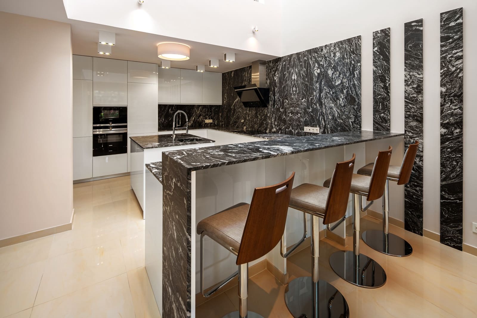 6 bedroom Apartment for sale in Puerto Banus with pool - € 3,800,000 (Ref: 9630080)