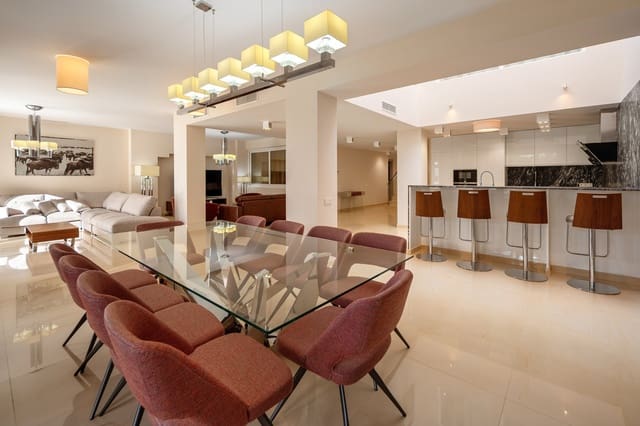 6 soveværelse Lejlighed til salg i Puerto Banus, Marbella med swimmingpool - € 3.800.000 (Ref: 9630080)