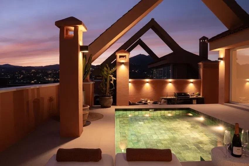 Ático de 3 habitaciones en Marbella en venta con piscina garaje - 2.695.000 € (Ref: 9630081)