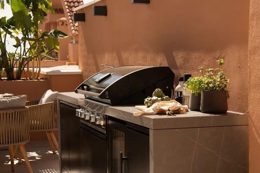 Ático de 3 habitaciones en Marbella en venta con piscina garaje - 2.695.000 € (Ref: 9630081)